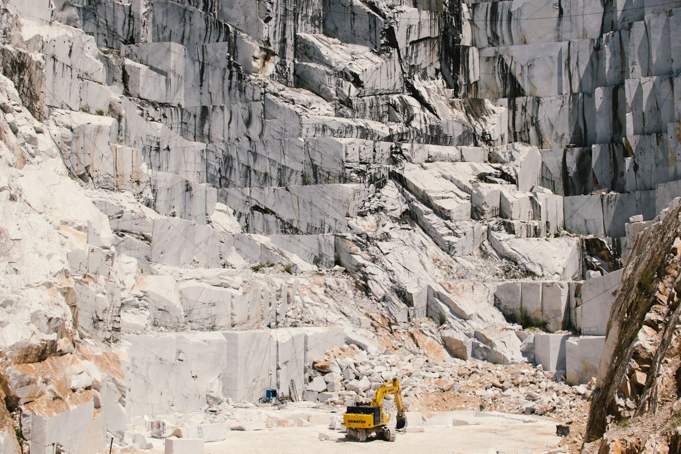 Italian marble quarry ceramics and stone freight import to Australia